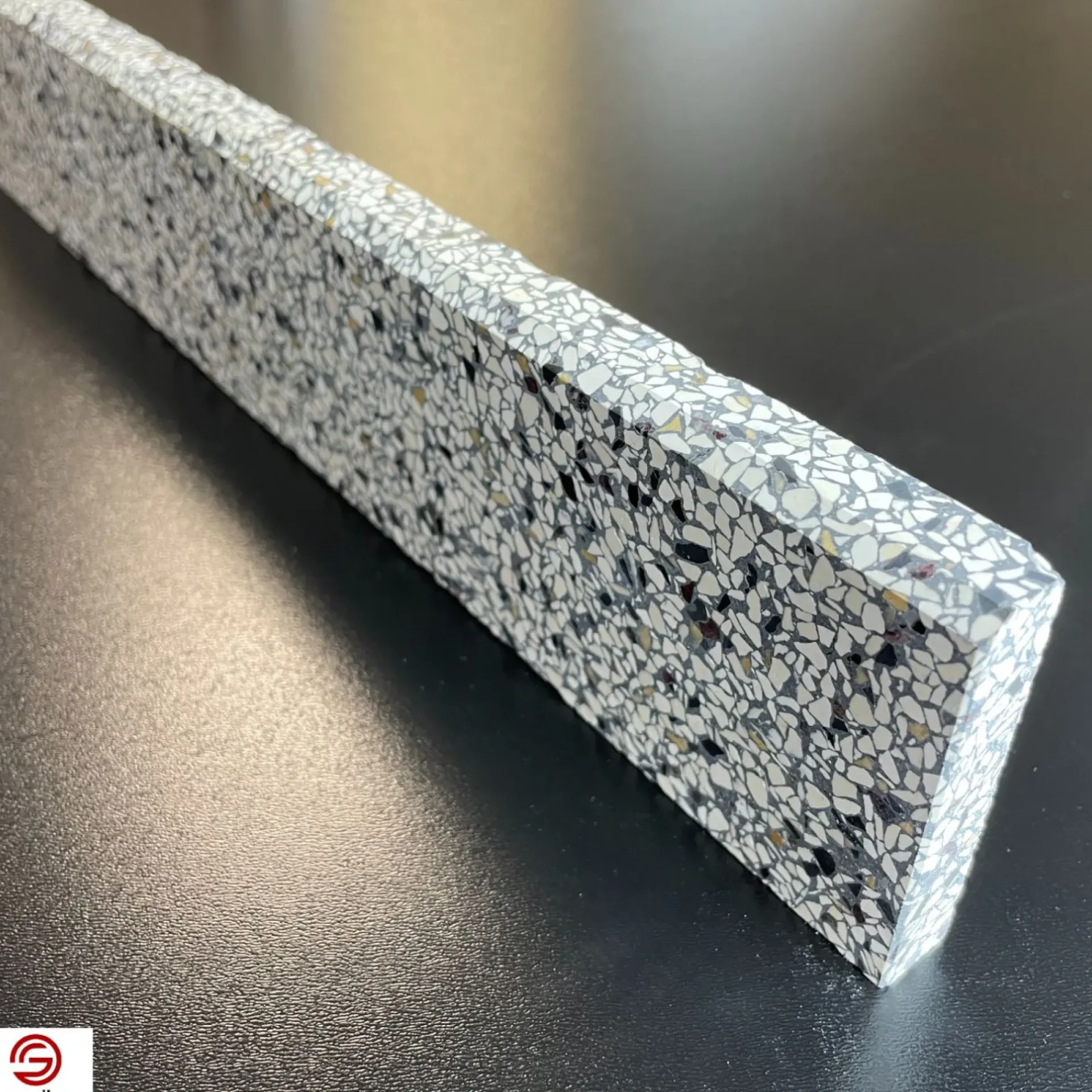 Granit.dk LISSABON TERRAZZOSOKKEL 7,5X40